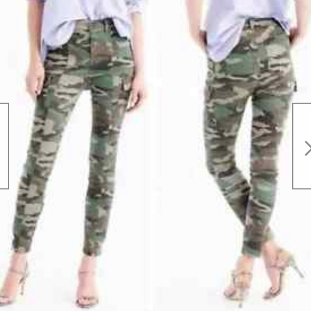 A toothpick cargo pant in camo of cotton, lyocell & elastane, a snug/comfy fit.